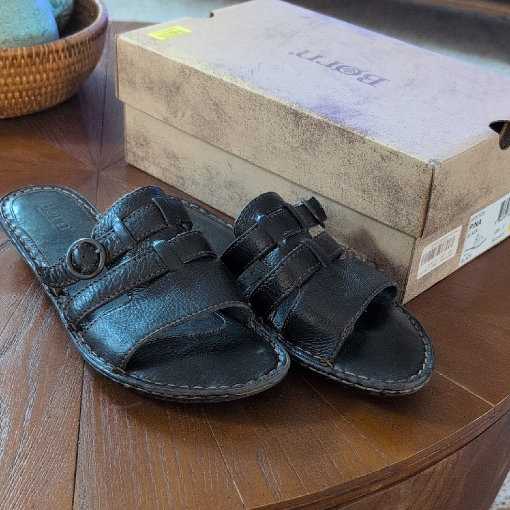 Born Black Leather Slide Pina Black Sandals Sz 9